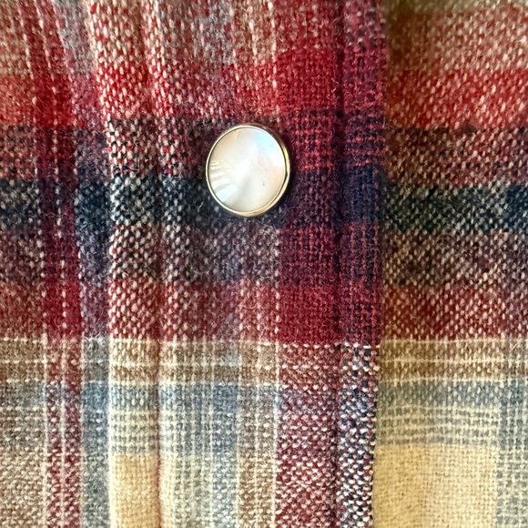 Pendleton Red and Cream Plaid mother o pearl buttons made in the US vintage - Picture 6 of 7